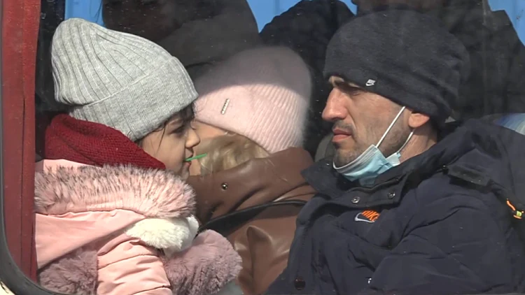 "נטשנו הכל": זרם הפליטים האוקראינים ממשיך להתגבר