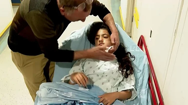 תיעוד: שוטרים משליכים רימון על ילדה עם צרכים מיוחדים