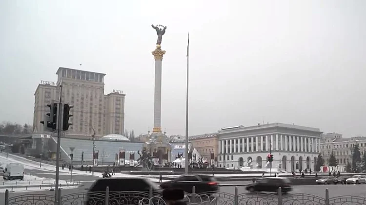 נצורות בקייב: הנשים שנשארו בבירה הבוערת - ומסרבות לאבד תקווה