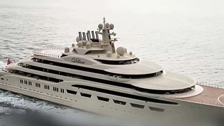 בגלל הסנקציות: יאכטה בבעלותו של המיליארדר הרוסי אלישר אוסמנוב הוחרמה בגרמניה