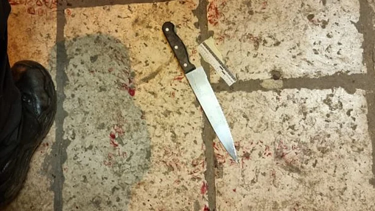 פיגוע דקירה בירושלים: שני שוטרים נפצעו קל-בינוני - המחבל חוסל