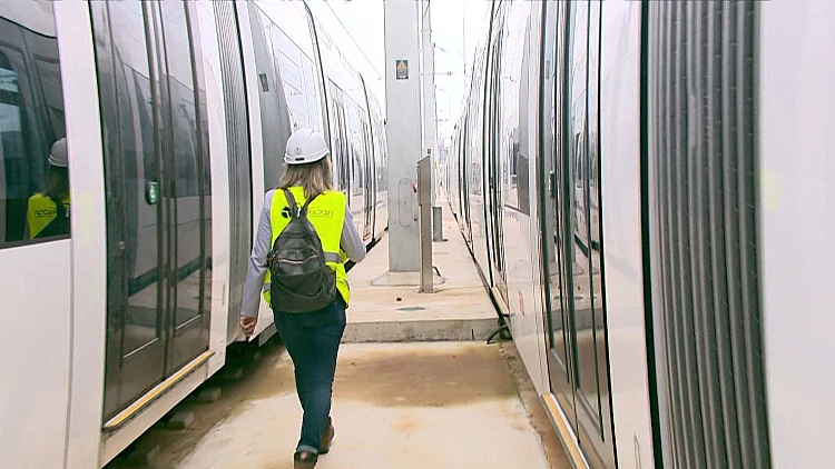 "נשים נוהגות יותר טוב מגברים" - נהגות הרכבת הקלה של גוש דן מוכנות לצאת לדרך