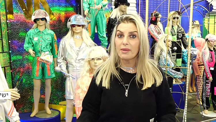 רגע לפני חג הפורים: ביקור במפעל התחפושות הגדול בישראל