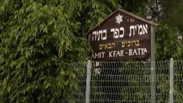 הושעה בגלל תלונות תלמידים - ועלול לחזור לביה"ס: "העפתי לו את הידיים"
