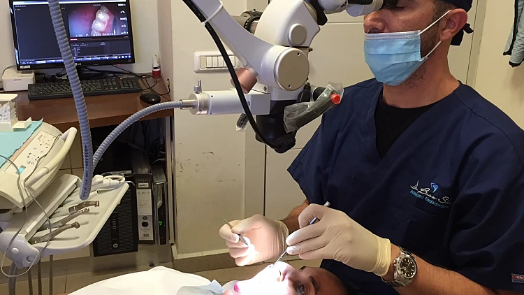 המיקרוסקופ בטיפולי שורש | רשת 13