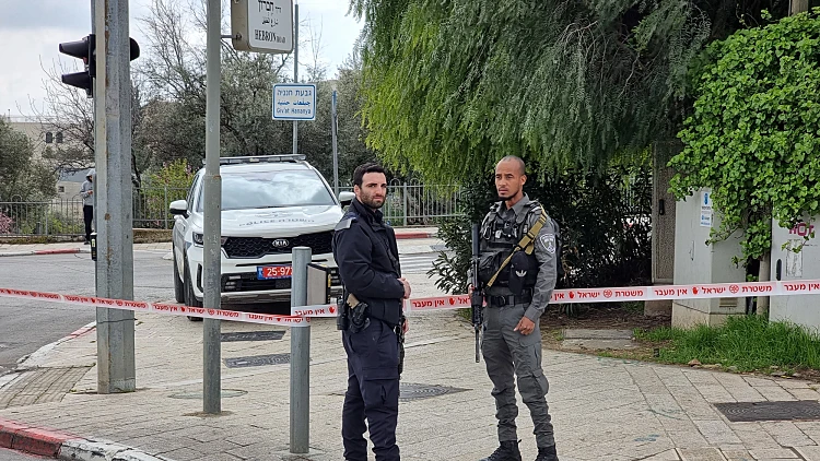 פיגוע בירושלים: גבר נדקר ברגלו ונפצע באורח קל - המחבל נוטרל