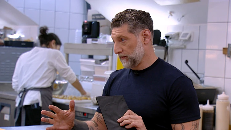 "אני עומד מולו - ונשבר לי הלב": השופטים מחליטים לסגור את המסעדה של סוסון