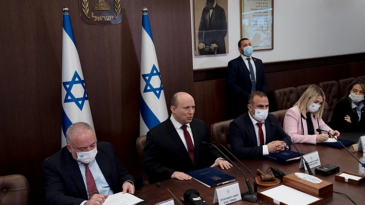 מקימים עוד צוות: הממשלה אישרה לבחון שלילת קצבאות למשפחות מחבלים מישראל