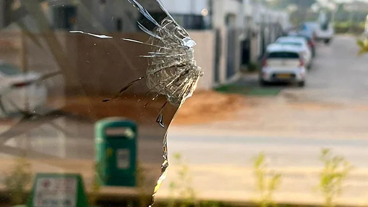 בשעת לילה: ירי בנשק אוטומטי בלב שכונת מגורים בשרון | תיעוד