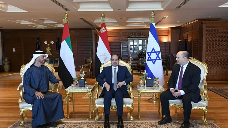 ביקור בנט במצרים: רה"מ נפגש עם א-סיסי ויורש העצר האמירתי