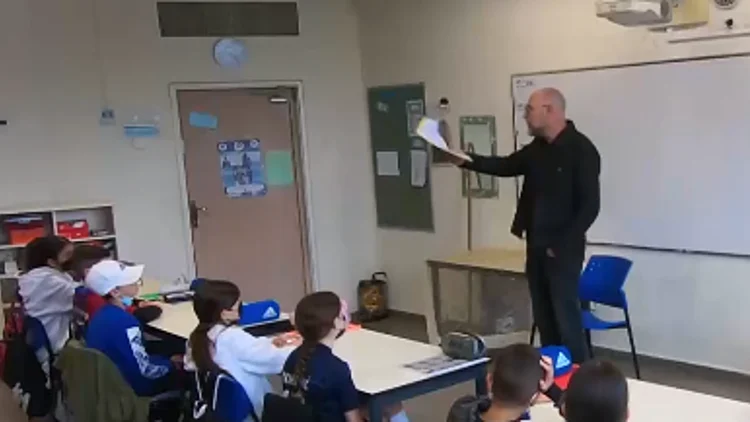 "זה לא הגיוני": הניסוי החברתי שהפך את צביקה הדר למורה ליום אחד