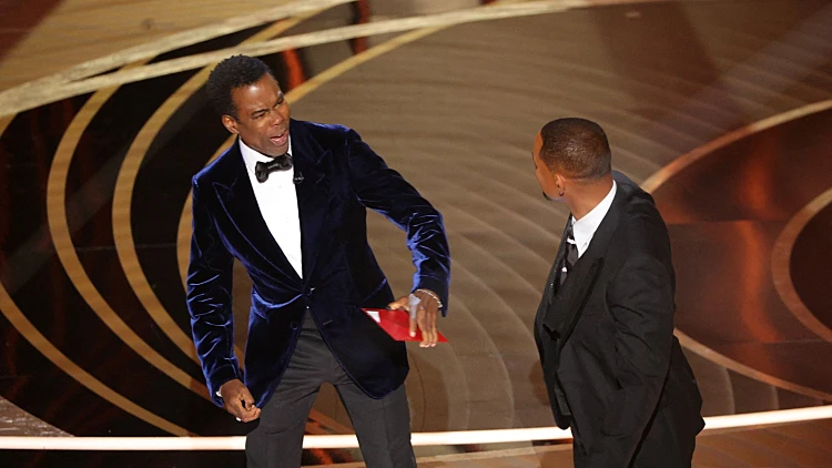טקס האוסקר: וויל סמית זכה בפרס השחקן הטוב ביותר - ותקף את כריס רוק על הבמה