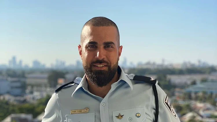 אלפים במסע ההלווייה של השוטר שנרצח בפיגוע בבני ברק: "חזרת אלינו בארון"