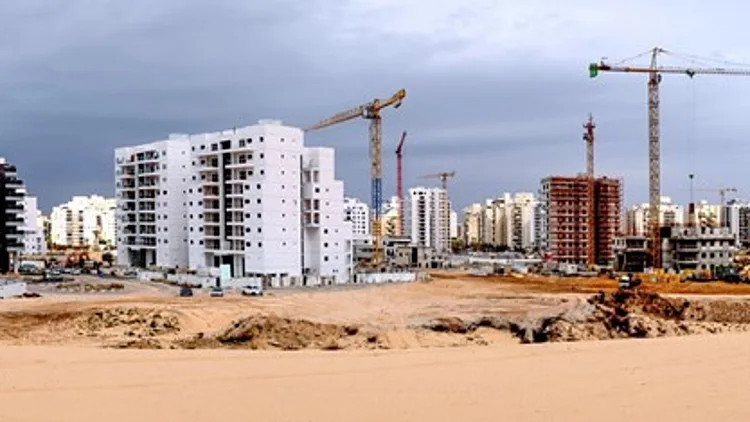 מנפצים את המיתוסים: למי ואיפה כדאי לקנות דירה בישראל? | רשת 13