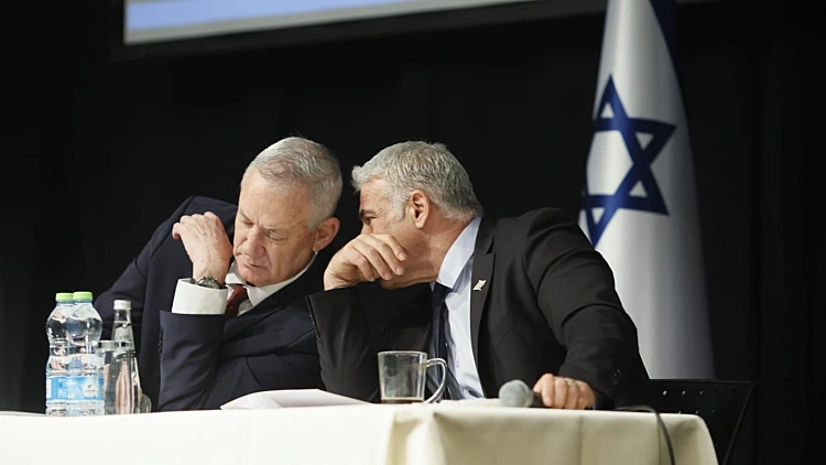 גנץ ולפיד התנגדו למתווה מצעד הדגלים: "התקפלות ממנו תהיה מסוכנת"