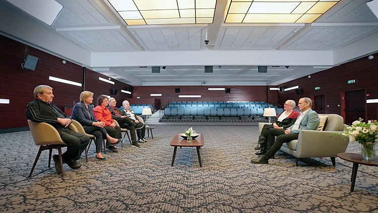 "אני רוצה לראות אותם נהנים מהכסף"