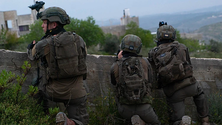 צה"ל עצר 15 מבוקשים באיו"ש; לוחם נפצע באורח קל