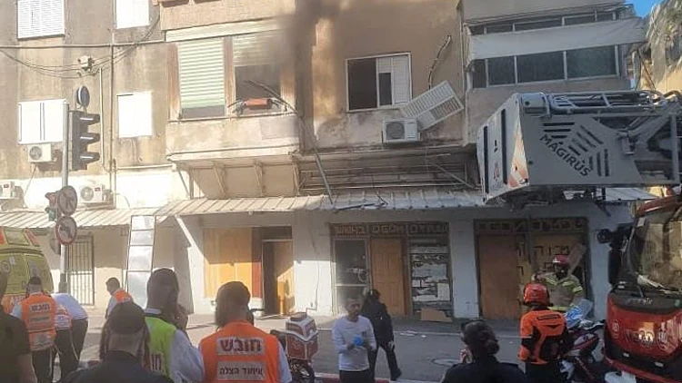חיפה: בניין מגורים עלה באש, אישה נפצעה בינוני