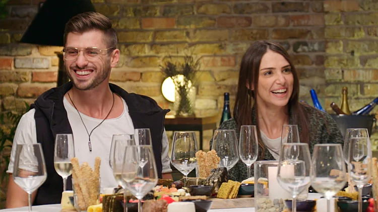 "כדי שנכיר מישהו לעומק, עלינו לחיות בשלום עם עצמנו": פינת המומחים של אהבה חדשה