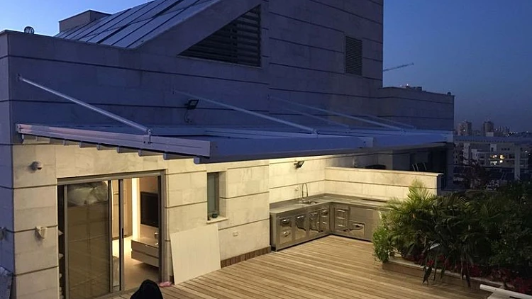 הצללה בקליק אחד: למה כל כך הרבה ישראלים עוברים לפרגולות חשמליות? | רשת 13