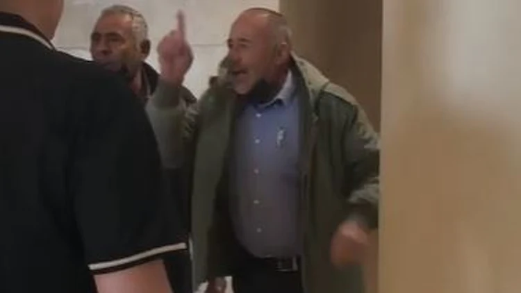 אחרי האיומים על האב השכול: אביו ודודו של המחבל עוכבו לחקירה