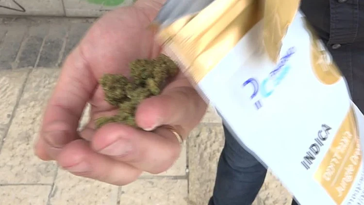"לא צריך יותר מזה": הקלות בה ניתן להשיג קנאביס רפואי - בלי בעיה בריאותית