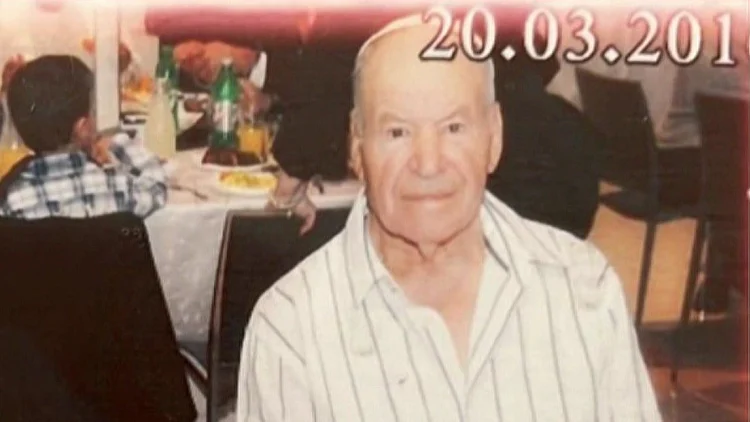 מתחת לאף של המשפחה: המטפל הכה עם שוט קשיש בן 95