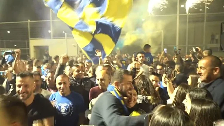 הסינדרלה מריינה: המסע המופלא מהכפר הקטן - לליגת העל