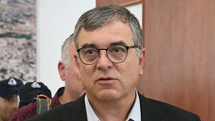 שלמה פילבר מגיע לבית המשפט לקראת חקירתו הנגדית