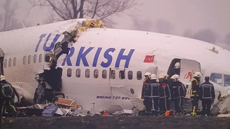 אירוע חריג בנתב"ג: נוסעים קיבלו לטלפון תמונות של מטוסים מתרסקים