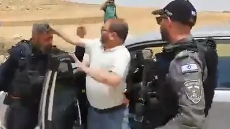 ח"כ עופר כסיף היכה שוטר מג"ב: "להרחיק אותו מהכנסת" | תיעוד