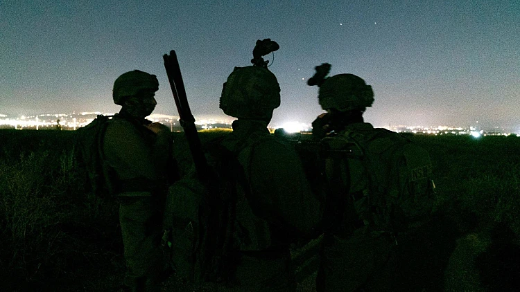 מעצר מבוקשים הלילה במספר מוקדים ברחבי איו"ש