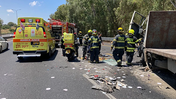 זירת התאונה בכביש 4 סמוך לצומת רעננה