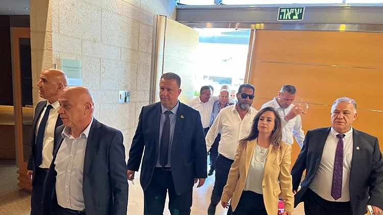 חזרת זועבי לקואליציה: הרחוב הערבי קרא היום לרשימה המשותפת לשבת בצד