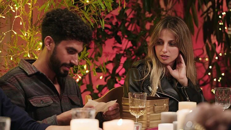 החדש של אל הגיע - ופתח בסשן שאלות מביך: "את מבסוטה ממני?"