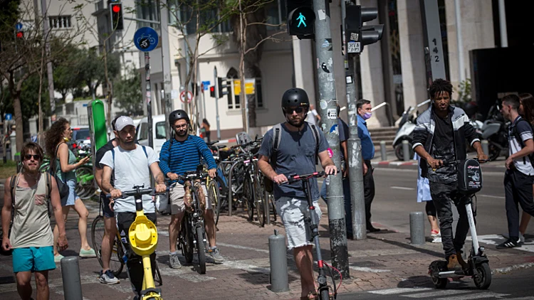 לא רק במדרכות: פקחים יוכלו לאכוף בשבילי רכיבה ומעברי חצייה