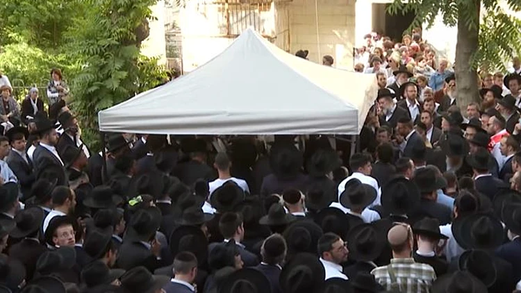 "היופי הזה שהולך להיטמן בעפר": הרב אורי זוהר הובא למנוחות