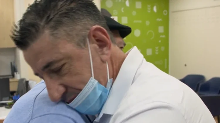 "כולנו בני אדם": המפגש בין אברהם לתושב מזרח י-ם שתרם לו קרניות