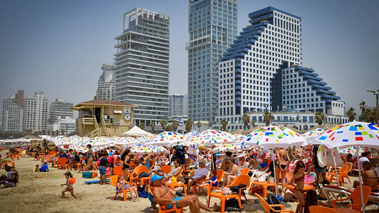 הקיץ הגיע - והמחירים בחוף הים מזנקים: "שחיטה וביזיון"