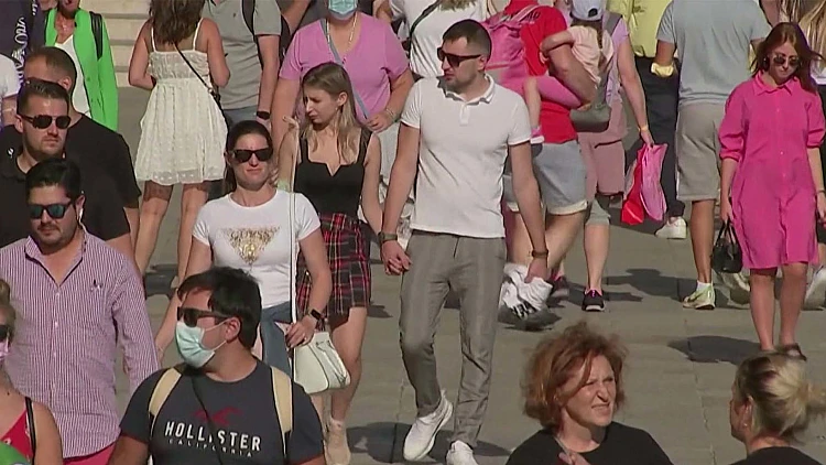 מלכודת תיירים: איזה מדינות גובות מס תיירות כדי להפחית את עומס המטיילים?