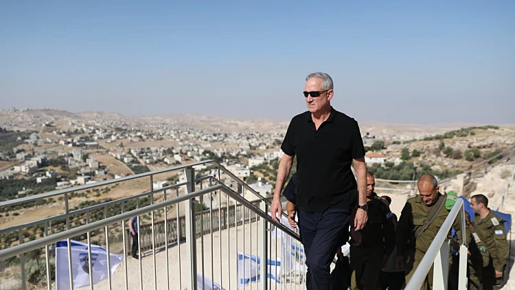 גנץ: "מי שינסה לפגוע באזרחי ישראל יסיים בכלא או בקבר"