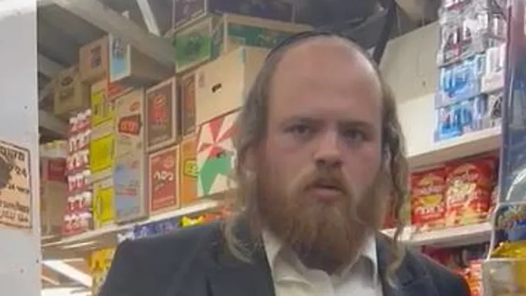 תחקיר חדשות 13: זהו המורה החשוד בביצוע עבירות מין בגן ילדים