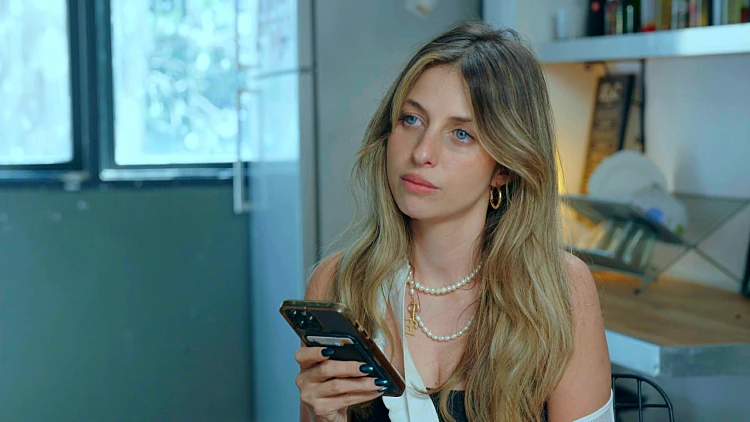 "את בחורה דוחה, חלולה וחסרת נימוסים - יש בך אנרגיה רעה"