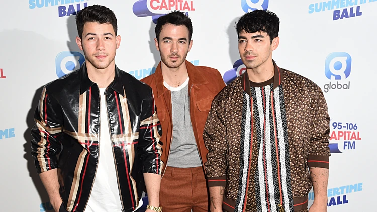 London,,uk.,june,08,,2019:,jonas,brothers,poses,on,the