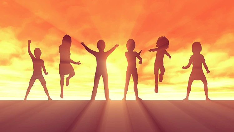 ילדים בשקיעה