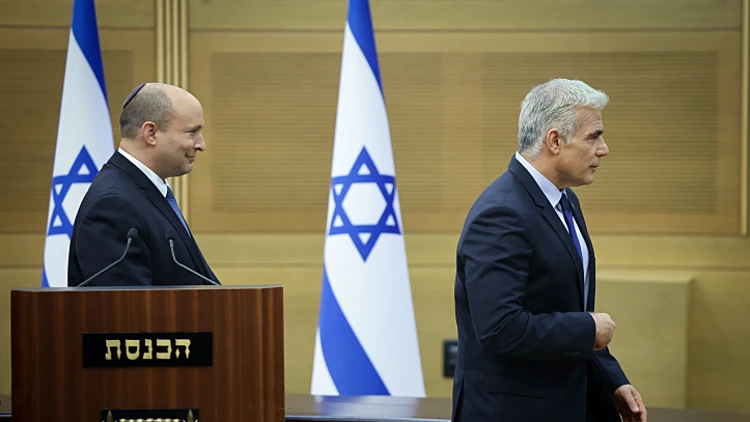 מסילמן דרך זועבי ואורבך ועד תקנות יו"ש: כך נפלה הממשלה