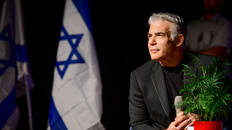 בדרך למשרד רה"מ: זו הכוורת המסתמנת של לפיד