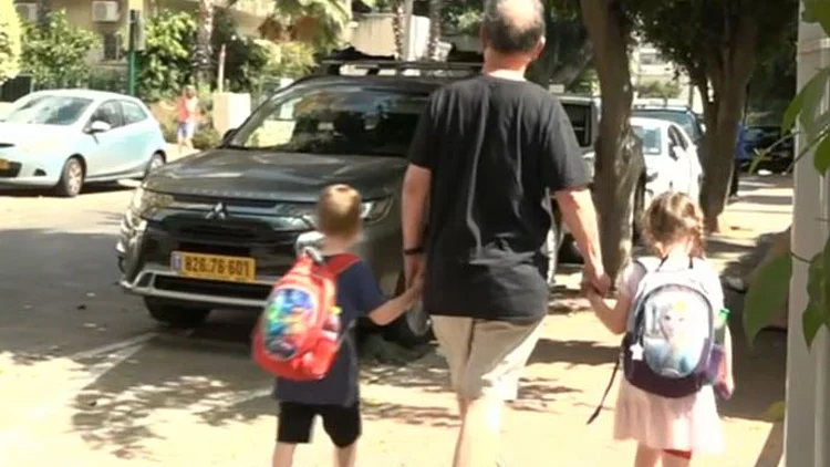 "אין לחץ בבוקר": ההורים שדווקא מרוצים שהלימודים מתחילים מאוחר