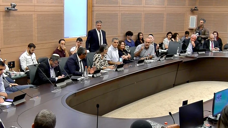 ועדת חוקה דנה ב"חוק הנאשם"; אוחנה: "פיגוע בדמוקרטיה"