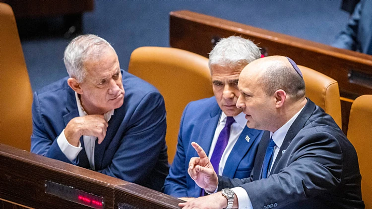 אחרי שלא הגיעו: בנט וגנץ צפויים להשתתף בפגישת ראשי האופוזיציה